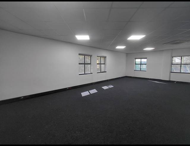 291M² OFFICE TO LET IN EPSOM DOWNS